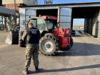 Тракторист в Саратовской области насмерть задавил человека при разгрузке зерна