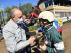 Губернатор Валерий Радаев посетил бега на ипподроме, вручив кубок жеребцу Буревестнику