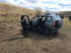 В поле под Саратовом нашли автомобиль с телами мужчины и женщины