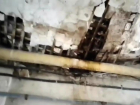 Аварийная арка над газопроводом – саратовские чиновники считают, что ремонтировать должны жильцы дома