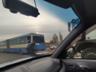 В Энгельсе тягач столкнулся с пассажирским автобусом