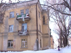 Десятки тысяч жителей Саратова живут в аварийном жилье