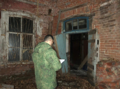 В центре Саратова горел частный дом, его хозяин задохнулся продуктами горения