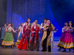 Саратовская оперетта начинает театральный сезон с «Путешествия на Луну...»