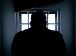 В Саратове прохожие спасли девушку от насильника, угрожавшего ей осколком стекла