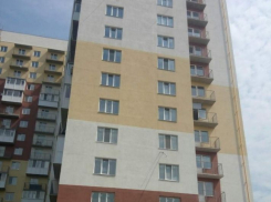 30-летнего мужчину нашли мертвым возле дома в Саратове 