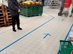 «Сегрегация и скотство»: в Саратове покупателей с QR-кодами и без них поделили на «белых» и «цветных»