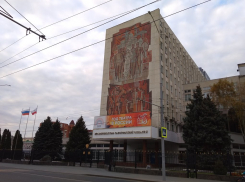 Саратовским чиновникам резко поднимают зарплаты 