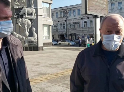 Валерий Радаев остался недоволен благоустройством территорий и дорог в Саратове