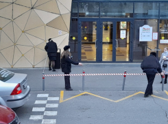 В Саратове эвакуируют торговые центры