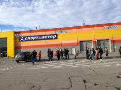 В Саратове вновь эвакуируют ТЦ