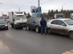 Массовое ДТП в Энгельсе: около моста образовалась огромная пробка