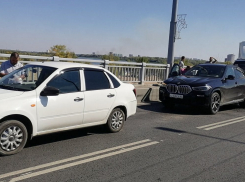 Двоих детей, пострадавших в ДТП на мосту Саратов-Энгельс, отпустили домой после осмотра врачами