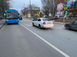 В Саратове троллейбус сбил ребенка