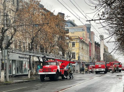 Во время пожара в гостинице «Россия» от воды пострадала поликлиника на Горького