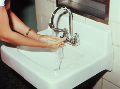 В домах, расположенных в центральной части Саратова, отключена холодная вода