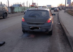 Двое саратовцев оказались под колесами авто