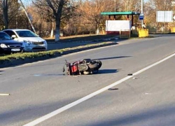 В Энгельсе перевернулся скутер «Рейсер», водитель госпитализирован