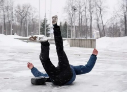 В Саратове за сутки 10 человек получили обморожения и травмы на льду
