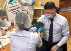 Михаил Орлов прошел ревакцинацию от ковида, представив доказательства