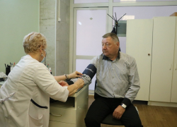 Спикер Саратовской облдумы привился от гриппа