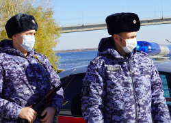 В Саратове сотрудники Росгвардии задержали троих находившихся в розыске граждан