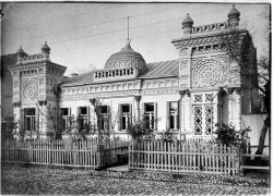 Тогда и сейчас: как уникальный особняк с мавританскими узорами в центре Саратова стал прародителем областного музея краеведения