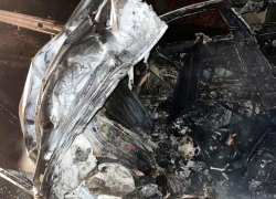 В Саратовской области «Шевроле» врезался в отбойник и загорелся: водитель погиб на месте