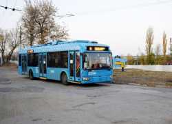 В Саратове троллейбус попал в ДТП из-за автобуса