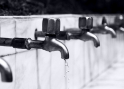 Из-за ремонтных работ в саратовских домах отключена холодная вода