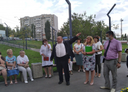 «Поликлиника новая, врачей не хватает»: саратовцы пожаловались министру здравоохранения Олегу Костину