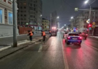 Ночью продолжаются работы по противогололедной обработке и очистке улиц Кировского района
