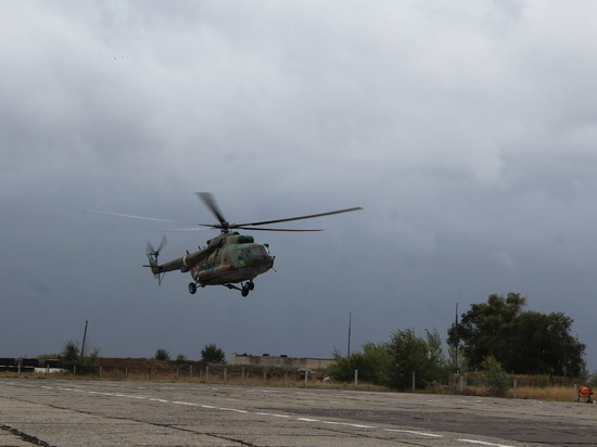 Вертолет МИ-8 опрокинулся на бок в Саратовской области: есть пострадавший