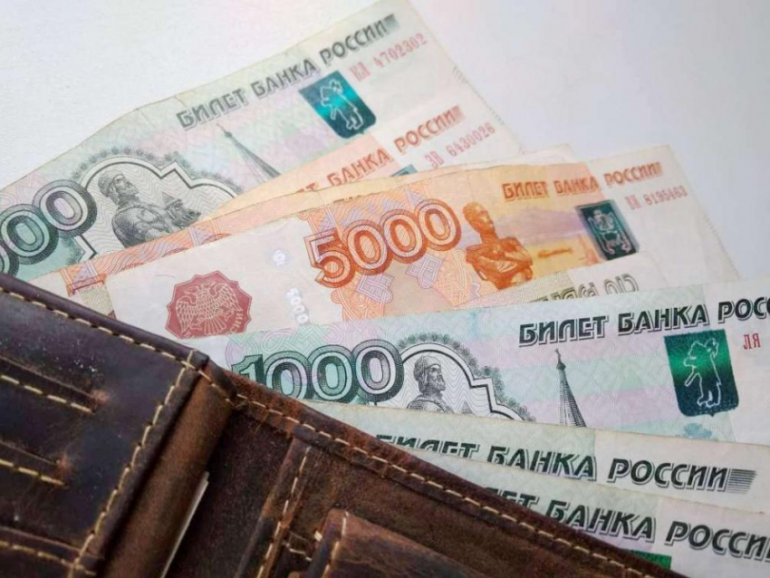 В Саратовской области снизилась средняя зарплата