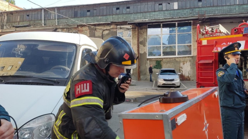Стал известен очаг возникновения утреннего пожара на СТО в Саратове
