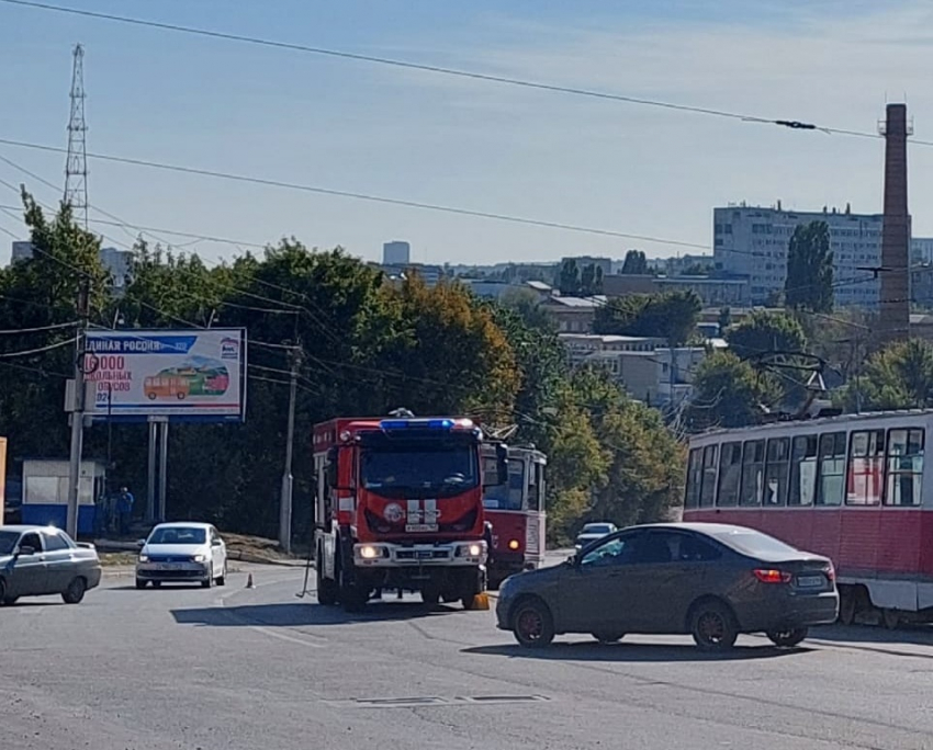 Сразу два трамвая горели в Саратове в воскресенье