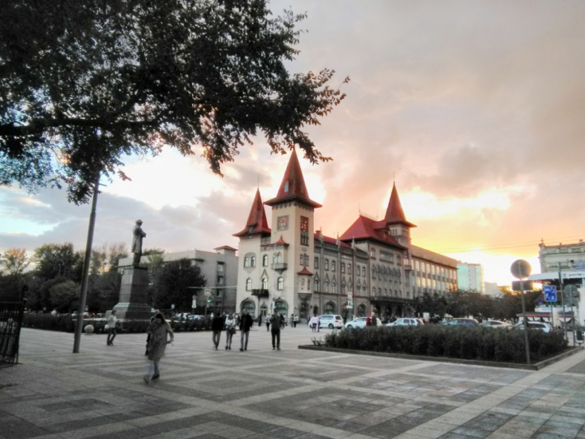 В пятницу саратовцев ждет похолодание до 18 градусов и дождь