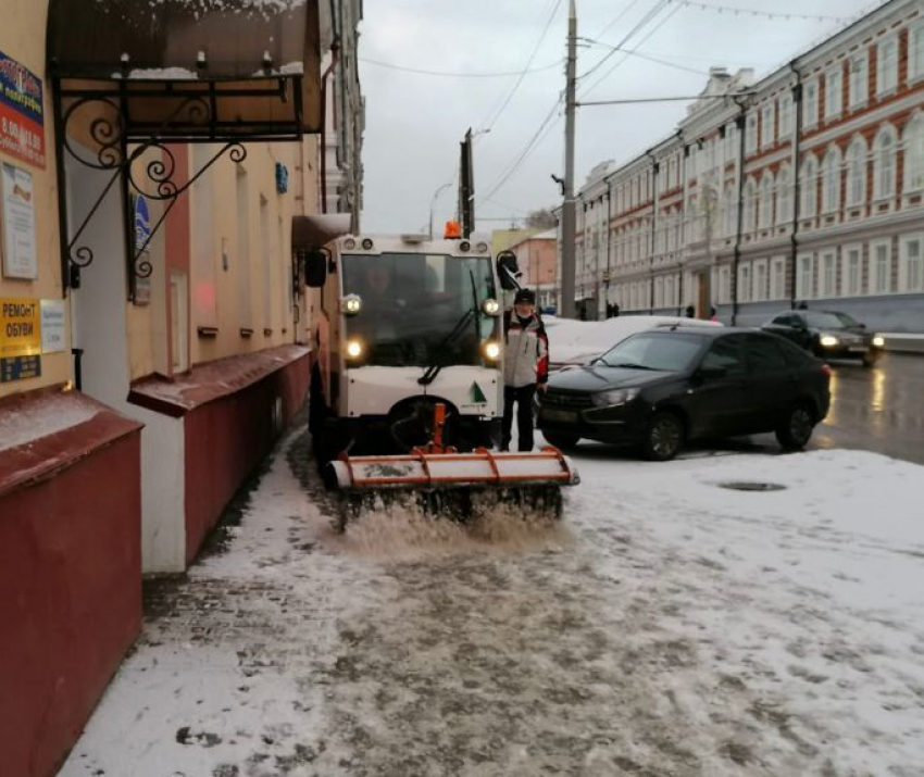 В Саратове на уборку снега вышли 175 машин