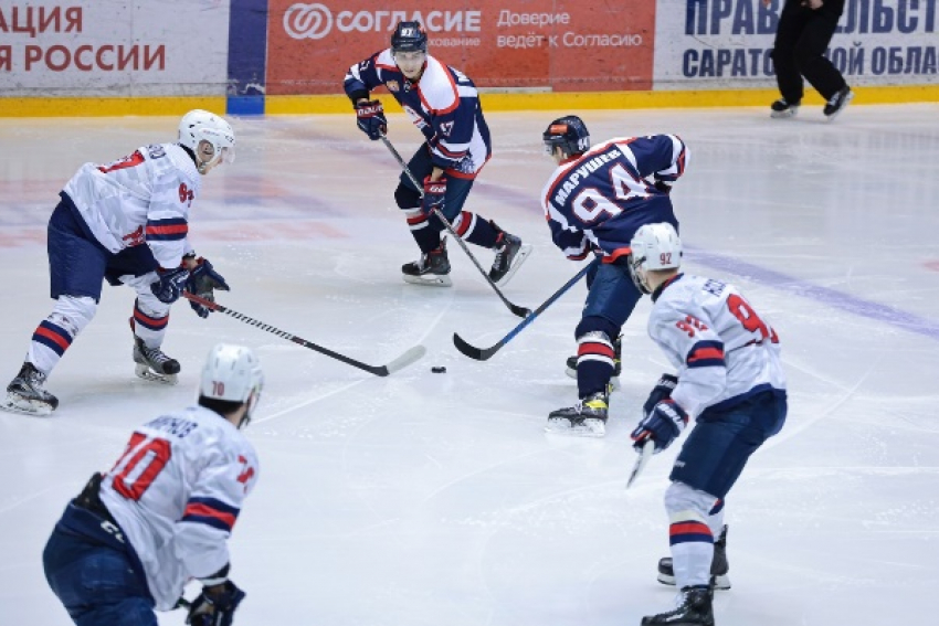 Саратовский «Кристалл» провел победную серию игр с «Красноярскими Рысями»