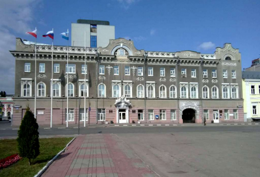 С улиц Саратова стали исчезать мусорные баки: администрация города объяснила, в чем дело
