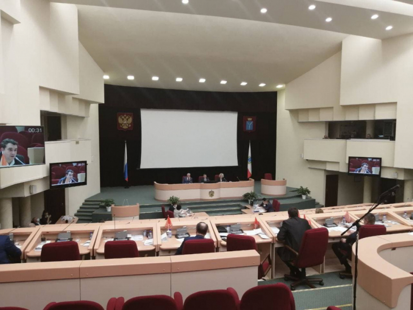 Саратовские депутаты заседали более 14 часов