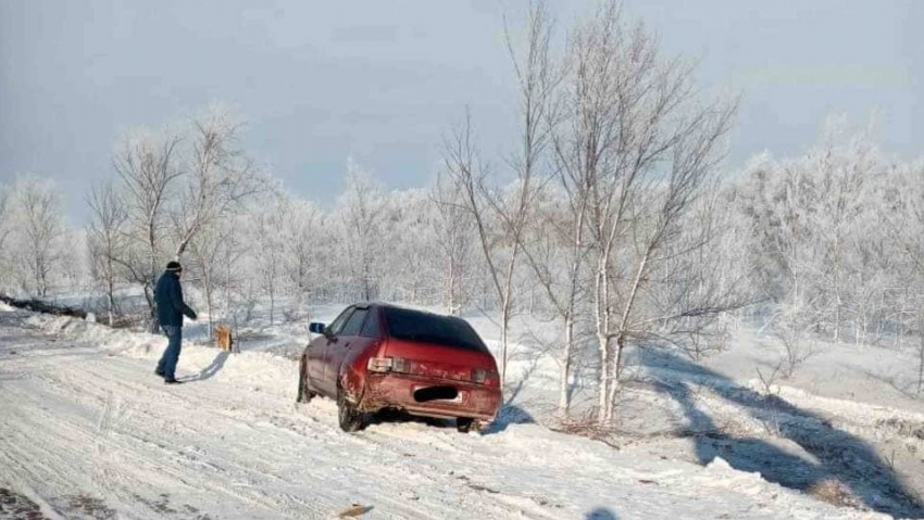 Пожилой водитель врезался в “двенадцатую” под Саратовом