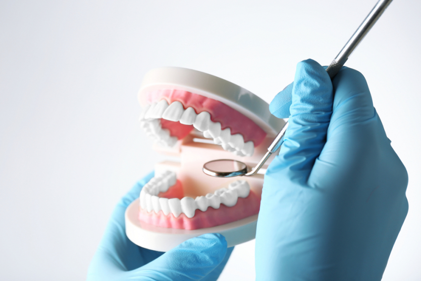 Саратовского стоматолога подозревают в получении крупной взятки 