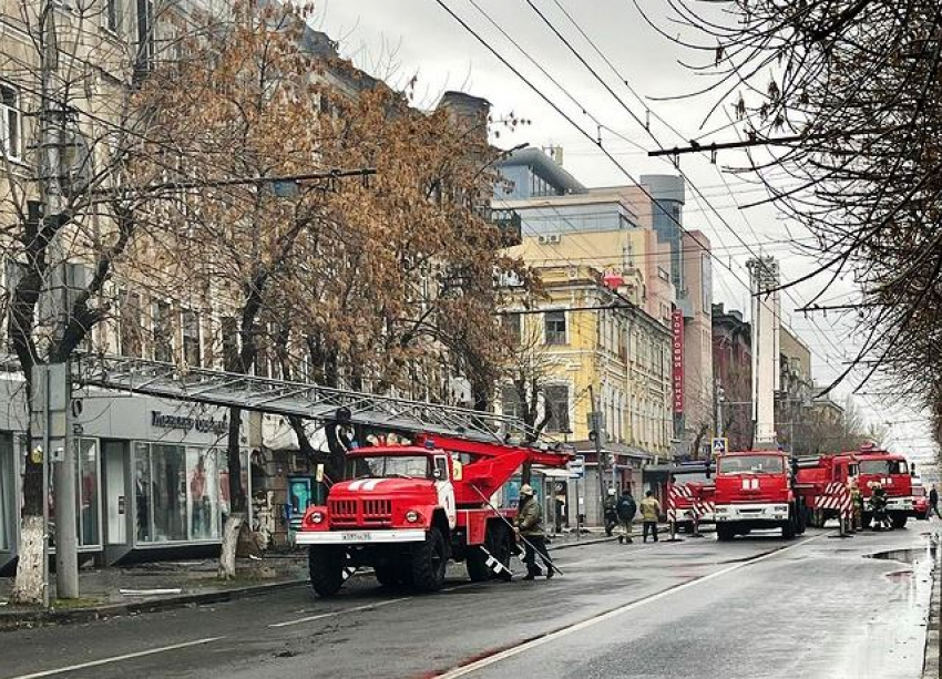 Во время пожара в гостинице «Россия» от воды пострадала поликлиника на Горького