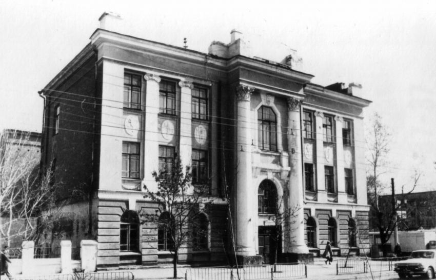 Тогда и сейчас: как школа-дворец в Саратове, построенная к 300-летию дома Романовых, превратилась в руины, ожидая ремонта 