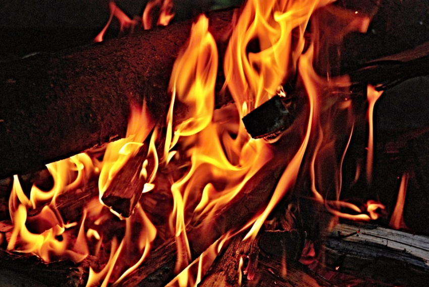 В Саратове на ребенке загорелась одежда: сообщаем подробности