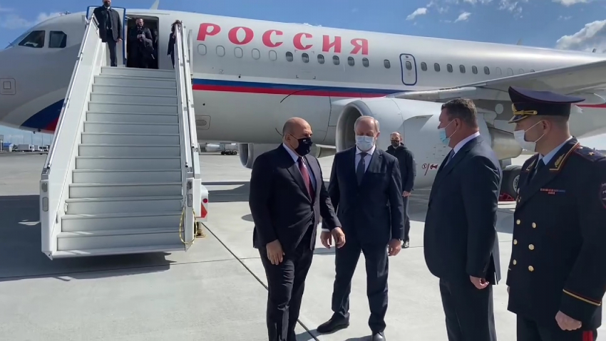 Самолет с премьер-министром России приземлился в Саратовской области