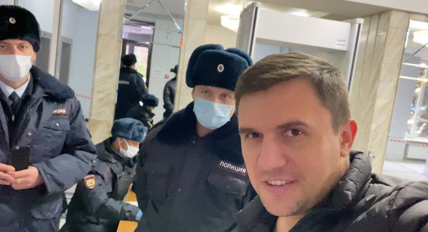 «Несколько сотрудников полиции применили ко мне физическую силу»: облдеп Николай Бондаренко задержан