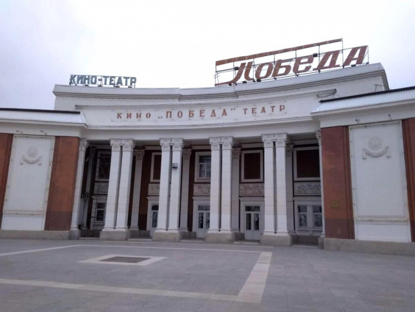 В Саратовской облдуме обсудили судьбу бывших кинотеатров «Экран» и «Победа» 