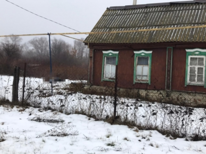 Тело мужчины со множественными ссадинами нашли в Саратовской области